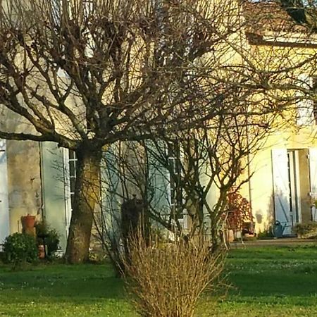 Gite Entre Bordeaux Et Saint-Emilion Genissac Bagian luar foto